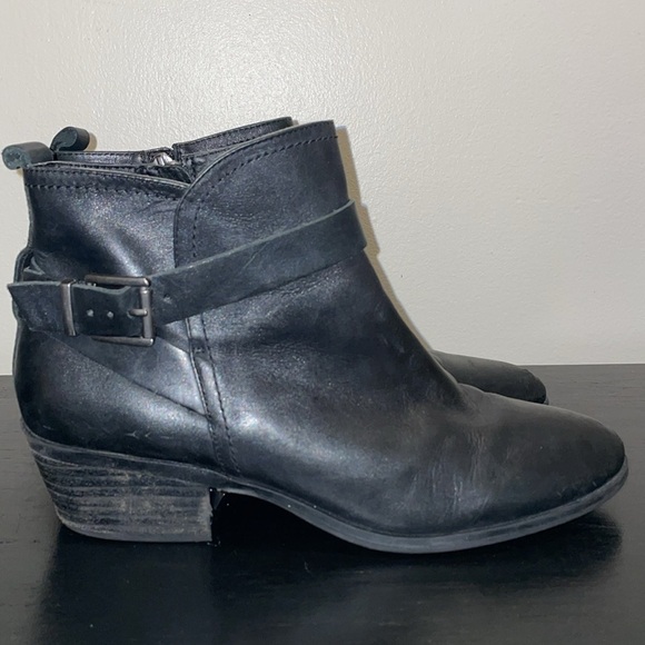 Vince Camuto Leather Booties. VP-Peamer.  Size 9.5. - Picture 2 of 9